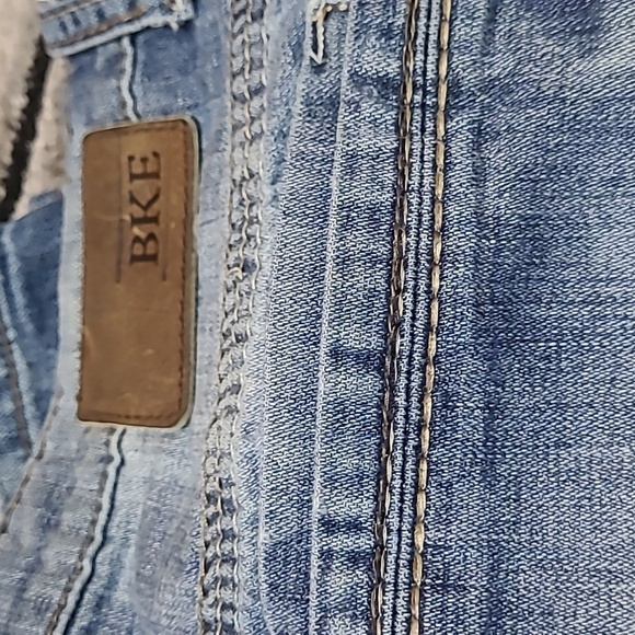 BKE RYAN SHORT BACK EMBROIDERED DOUBLE POCKETS STRAIGHT LEG DENIM JEAN - Picture 4 of 16